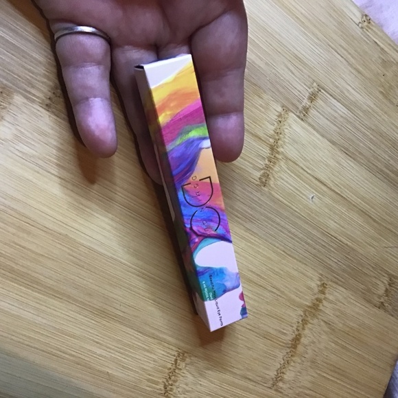 Dominique Cosmetics eyeshadow in blue - Picture 3 of 5